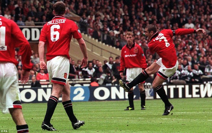 Eric Cantona ghi bàn duy nhất đánh bại Liverpool 1-0, đưa Quỷ đỏ tới chức vô địch FA Cup 1996.